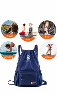 Détail du sac de sport à cordon bleu marine montrant les scènes de voyage, yoga et fitness
