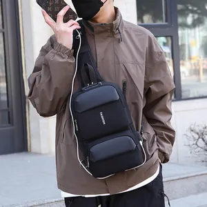 Stilvolle Herren-Brusttasche in Schwarz mit USB-Anschluss und Diebstahlsicherung