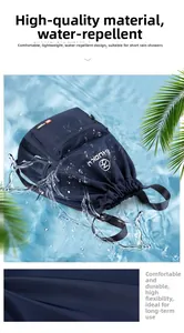 Zaino in tessuto Oxford blu scuro idrorepellente con coulisse e design leggero