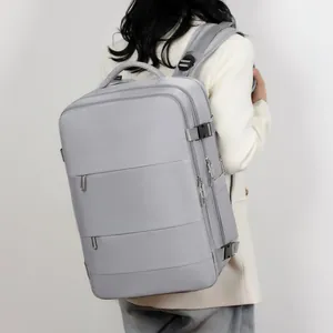Zaino business grigio chiaro di grande capacità con più scomparti per il viaggio