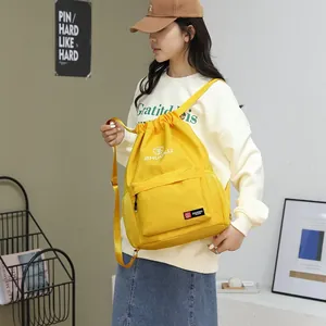 Zaino con coulisse in tessuto Oxford giallo impermeabile di grande capacità per sport