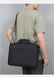 Détails du sac pour ordinateur en nylon résistant avec crochets métalliques pour bandoulière