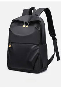 Détail du sac à dos noir étanche avec tirettes orange et bretelles en maille aérée