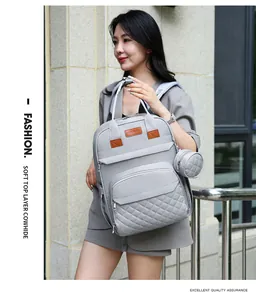 Sac à dos à langer en cuir gris à losanges avec petit porte-monnaie amovible
