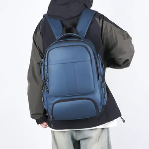 Sac à dos de voyage bleu polyvalent avec plusieurs compartiments et bretelles rembourrées