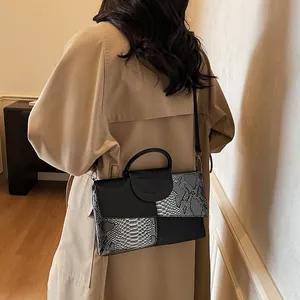 Sac à main chic motif serpent noir et gris avec poignée et bandoulière amovible