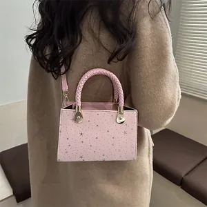 Chique roze draagtas met zilveren sterrenprint en gouden metalen accenten