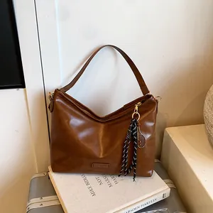 Sac Cabas de Grande Capacité en Cuir PU Rétro pour Femmes Design de Niche Tendance Sac à Épaule Sous les Aisselles à Bandoulière Simple Polyvalent
