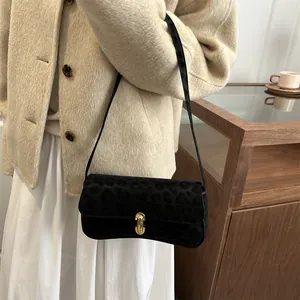 Sac à épaule chic noir à imprimé léopard avec fermoir doré pour femme