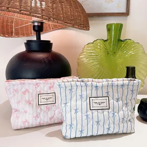 Borsa da Trucco in Tela Trapuntata da Donna Dolce Fiocco a Righe Astuccio per Trucco Trapuntatura a Cuore Borsa a Mano per Viaggi Quotidiani