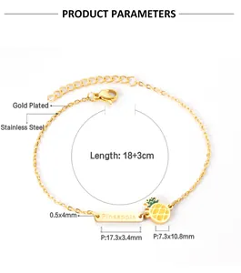 Détail des paramètres du bracelet ananas doré avec breloques en acier inoxydable et fermoir