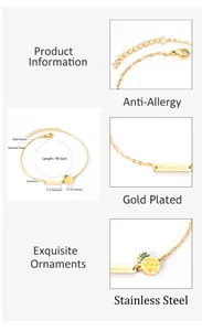 Détail du bracelet en acier inoxydable plaqué or 18k avec breloque ananas et étiquette