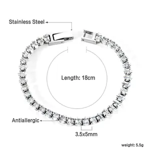 Detalle de pulsera tenis de acero plateado con chapado de 18k y piedras de 3,5x5mm