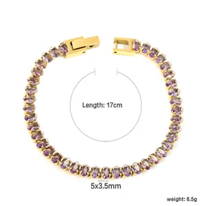 Vista detallada de la pulsera tenis de oro de 18k con cristales púrpuras y medidas