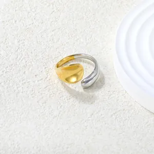 Zweifarbiger offener Ring in Gold und Silber mit unregelmäßigem geometrischem Design