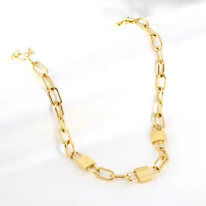 Collier trombone en acier inoxydable plaqué or 18k avec pendentifs cadenas évidés