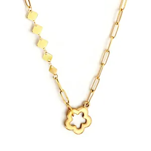 Collier en acier inoxydable plaqué or 18 carats avec pendentif fleur de pêcher évidée chic
