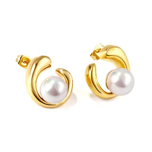 Orecchini a C in acciaio inossidabile placcato oro 18k con inserto in perla bianca