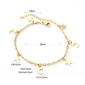 Detail der 18k vergoldeten Edelstahl-Ankerkette mit Sternen- und Mondanhängern für Damen
