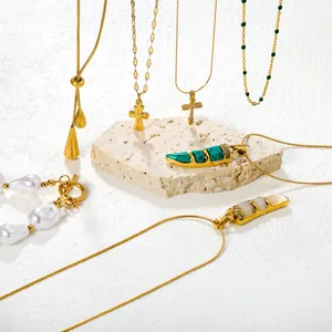 18K Vergoldete Edelstahl Anhänger Halskette Für Damen Retro Minimalistisch Zirkon Kreuz Perle Horn Stern Mond Schmuck Geschenk