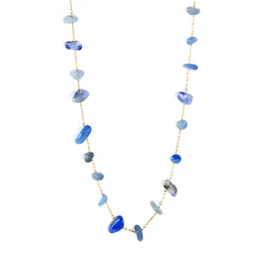 Franse vintage halsketting met blauwe stenen en een fijne goudkleurige metalen ketting