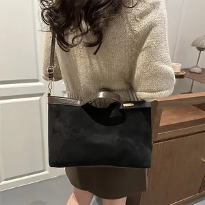 Sac fourre-tout chic en daim rétro à grande capacité avec bandoulière et anse marron