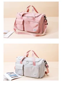 Detalle de bolsas de viaje de gran capacidad en nailon impermeable con múltiples bolsillos