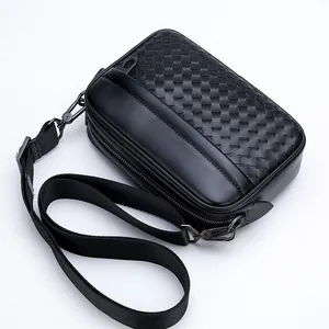 Sac bandoulière tissé main en cuir noir pour homme avec motif tressé moderne et épuré