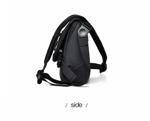 Vue latérale du sac à bandoulière tactique noir avec texture nylon et boucles