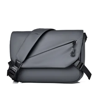 Sacoche bandoulière gris foncé imperméable minimaliste avec bandoulière réglable