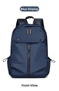 Vista frontale dello zaino da viaggio blu navy impermeabile con tasche multifunzione