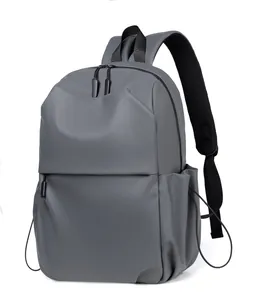 Détail du sac à dos en tissu imperméable avec bretelles en maille respirante