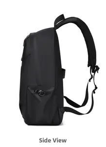 Seitenansicht des schwarzen Business-Rucksacks mit Seitentasche und Trageriemen