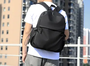 Sac à dos noir imperméable avec boucles latérales réglables et grande poche frontale zippée
