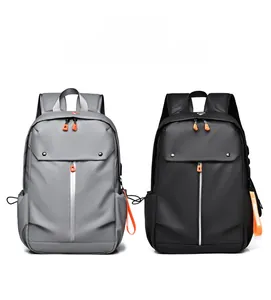 Vue de face de sacs à dos professionnels gris et noirs avec zips orange détaillés