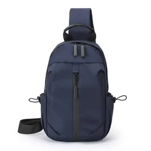 Borsa a tracolla da uomo blu navy impermeabile con porta USB e tasche multifunzionali