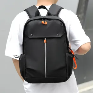 Sac à dos professionnel noir pour homme avec détails orange et port USB intégré