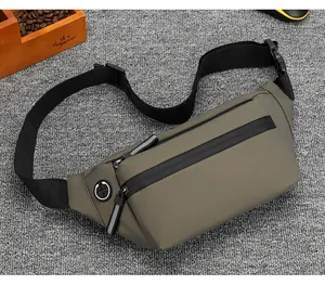 Détails de la sacoche de sport avec port casque et fermetures éclair réfléchissantes