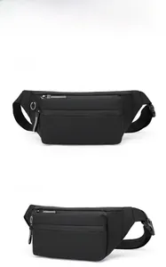Vues de face et à 45 degrés d'un sac banane de sport noir avec fermetures réfléchissantes