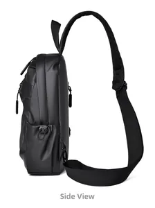 Vue latérale du sac de poitrine en tissu oxford noir résistant à l'eau avec poche latérale
