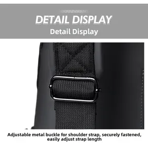 Détail de la boucle réglable en métal sur la bandoulière noire en tissu Oxford