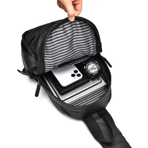 Sac de poitrine noir multifonctionnel avec grand espace pour tablette et smartphone