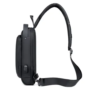Detailweergave van de anti-diefstal rugzak met USB-poort en ademende mesh-schouderriem