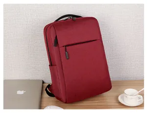 Detail van de waterbestendige bordeauxrode laptoprugzak voor zaken en vrije tijd