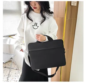 Borsa porta PC nera impermeabile con tracolla regolabile e manici resistenti