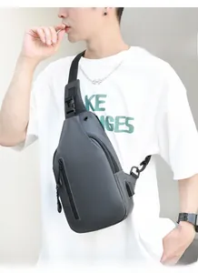 Détails du sac bandoulière étanche pour homme avec port USB et bandoulière réglable