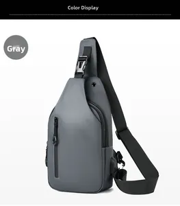 Sac bandoulière gris pour homme avec tissu imperméable et port de charge USB externe