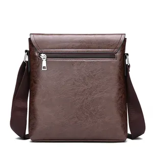 Sac bandoulière imperméable en cuir marron foncé pour hommes avec poche zippée à l'arrière