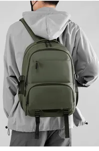 Détails du sac à dos vert foncé imperméable avec poches zippées et boucles réglables