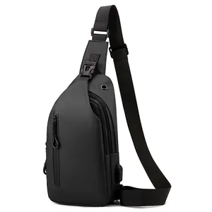 Borsa a tracolla nera impermeabile con porta di ricarica USB e tasche multistrato